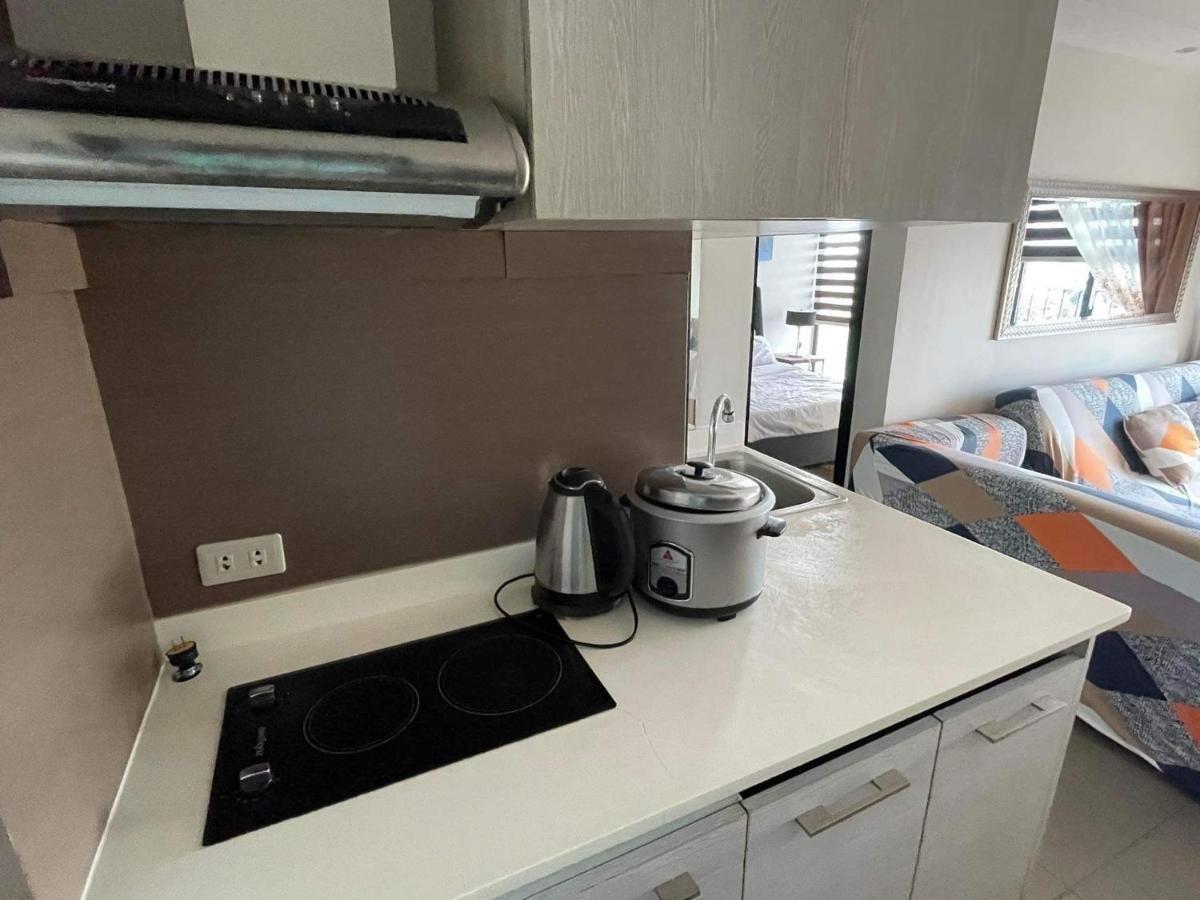2 Bedroom Portovita Tower 12-a * Manila