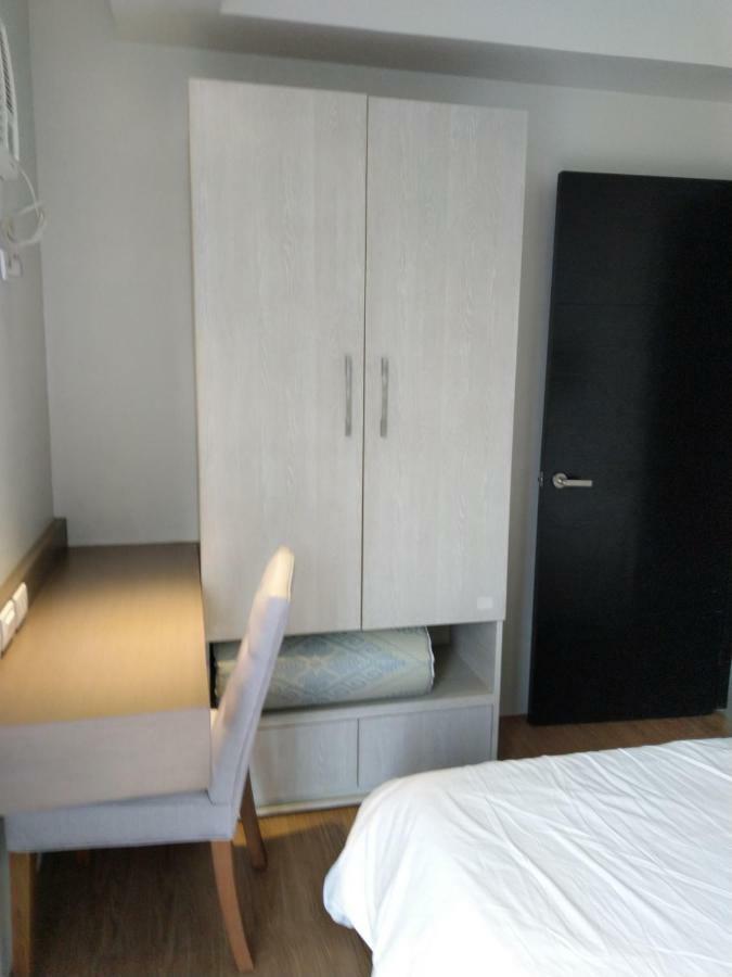 2 Bedroom Portovita Tower 12-a * Manila